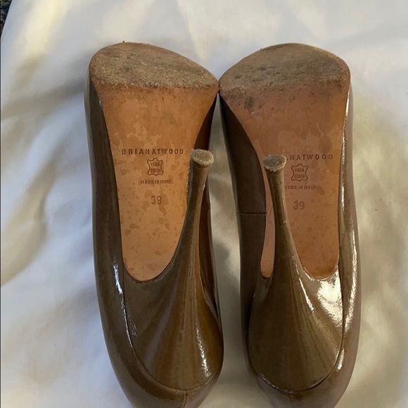 Brian Atwood olive green pumps SZ39 - Picture 4 of 7